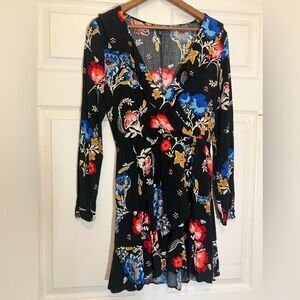 Express mini dress, long sleeve, V-neck, excellent condition, small